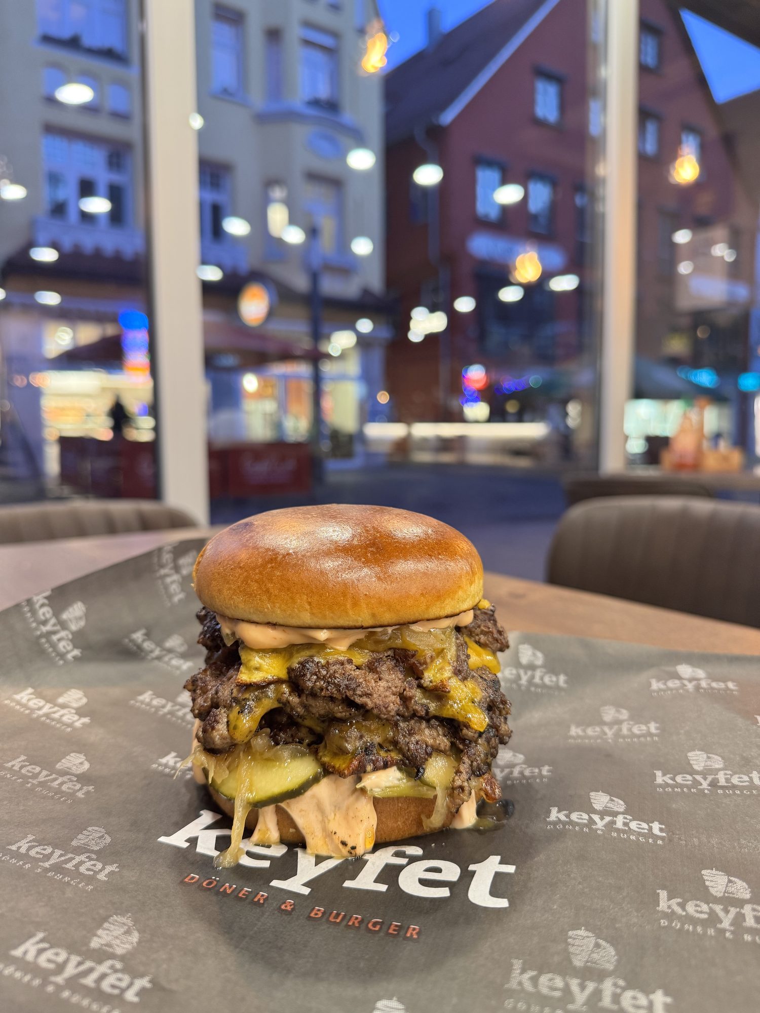 keyf-et Burger Stack — mehrere Smash Burger gestapelt